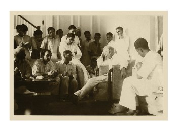 Jawaharlal Nehru with reporters