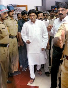 Raj Thackeray on his way to a brief stay in jail - Oct 21, 2008