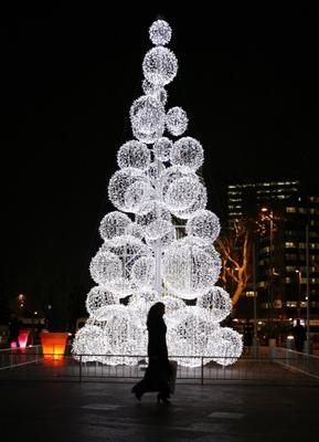 Christmas Tree in Istanbul - photo Reuters/Osman Orsal