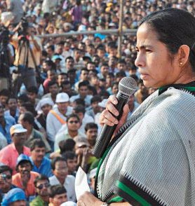 Mamata Banerjee addresses a Nandigram meeting - pic Frontline magazine