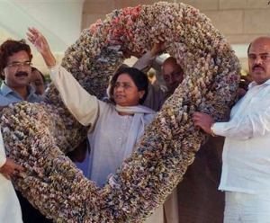Mayawati birthday garland 2010-1