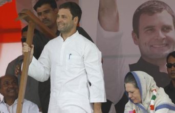 Rahul Gandhi and Sonia at the farmers' rally