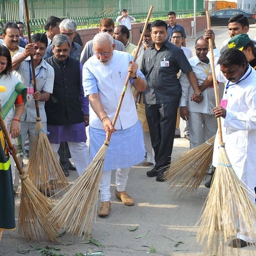 modi-swachh bharat .jpg