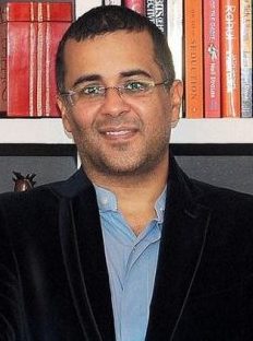 Chetan-Bhagat-Images-4-700x400
