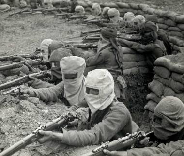 indian-infantry-digging-trenches-prepared-against-gas-attack