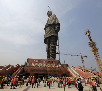 Patel statue construction
